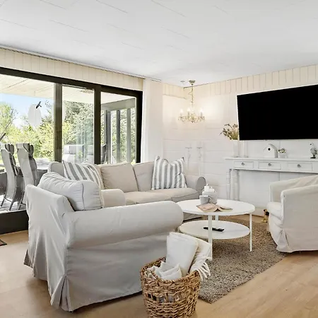 Cozy In With Jacuzzi Holiday home *