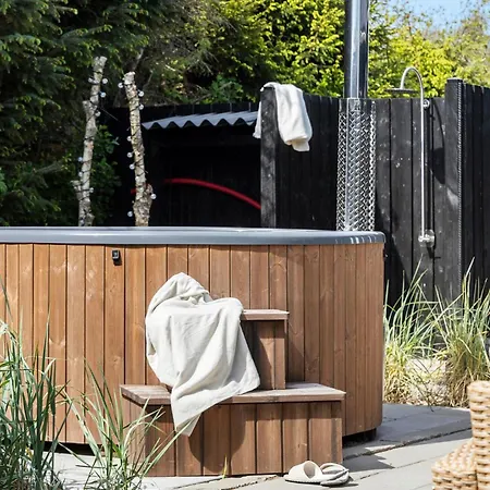 Holiday home Cozy In With Jacuzzi *
